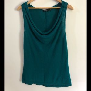 Women’s sleeveless sweater scoop neck top